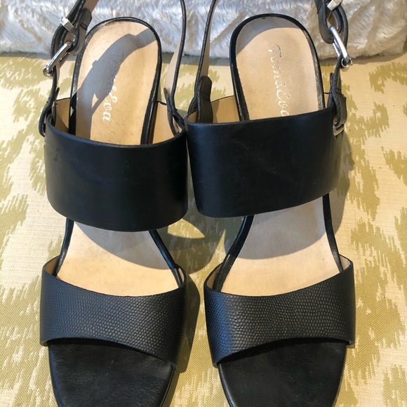 Elegant Black Sandals - Picture 2 of 4